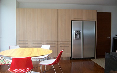 Muebles de cocina con cubierta de granito negro absoluto instalada en Vitacura