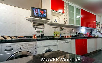 Muebles de cocina80 a medida instalada en Las Condes, Santiago de Chile, Cuarzo Silestone negro stellar